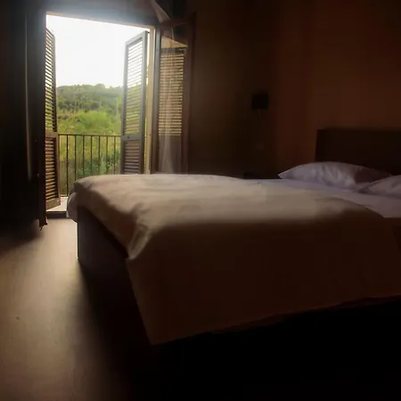 호텔 Hostal Darnius Darnius