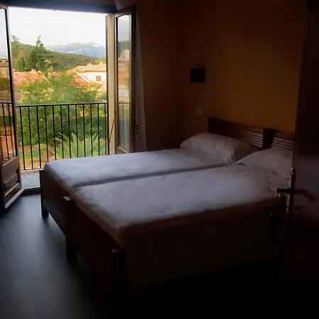 Otel Hostal Darnius