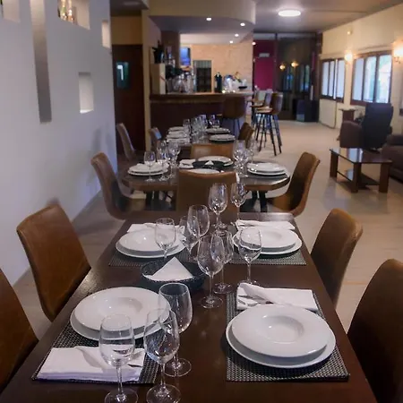 호텔 Hostal Darnius Darnius